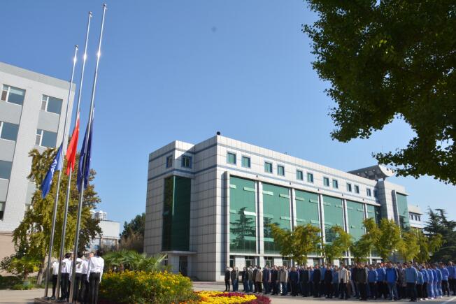 中国利来w66举行升旗仪式 